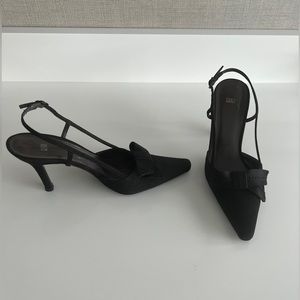 Vera Wang classic heels